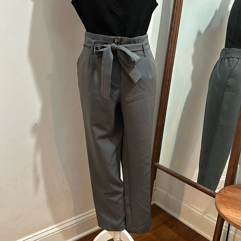 One by Chapter One gray dress pant size large elastic waist trouser tie waist